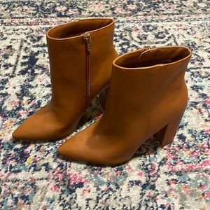 NWOT camel brown block heel booties